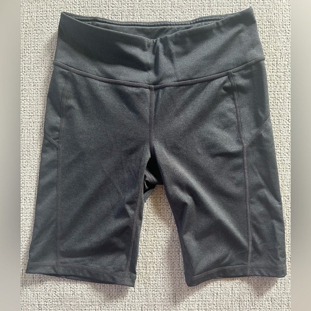 Reebok Bike Shorts/Charcoal Size Small🩶